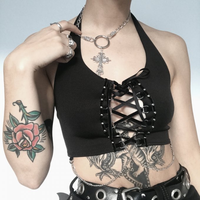 KASSANDRA - Crop top gothique avec laçage et chaines, top été style grunge, dos nu avec anneaux