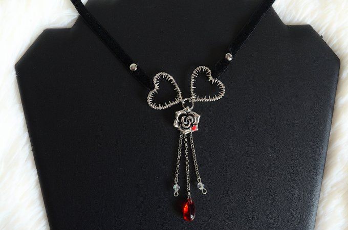 COLLIER D'AMOUR SANGLANT -  MORTAL LOVE 