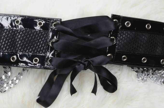 Ceinture vynil et chaines métalliques avec cadenas coeur - BOLD N'HEAVY - COLLECTION ST VALENTIN