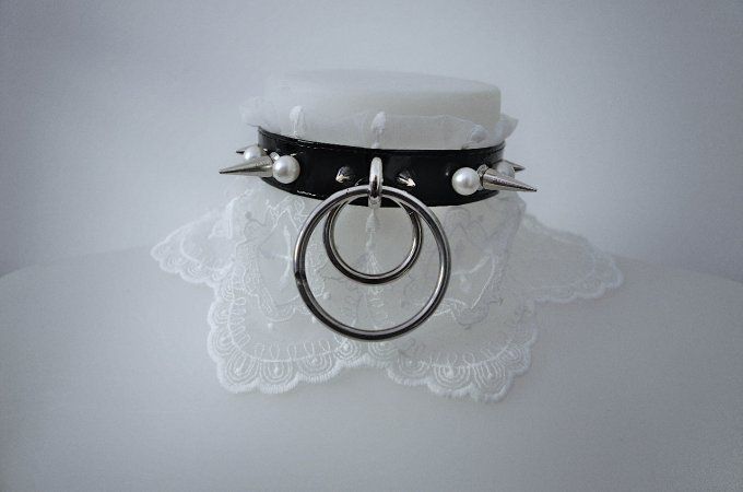 CHOKER LESTAT -  Collerette dentelle croix vampirique