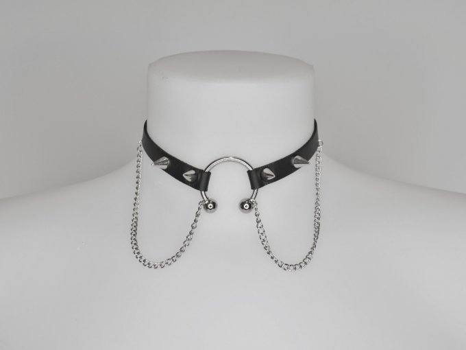 LETHAL METAL O-ring choker, choker piercing en simili cuir, avec spike et chaines.