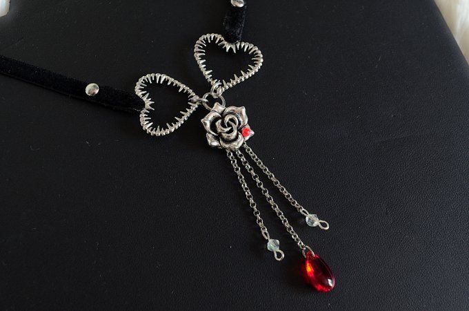 COLLIER D'AMOUR SANGLANT -  MORTAL LOVE 