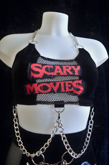Ensemble Scary Movies - Crop top et Jupe en velours avec chaines