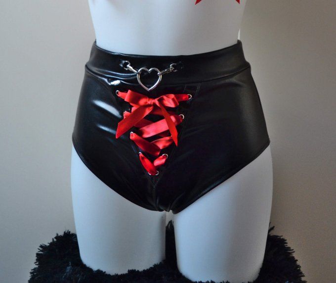 Ensemble lingerie coeur gothique en PVC et satin  'TILL DEATH - COLLECTION ST VALENTIN 2023