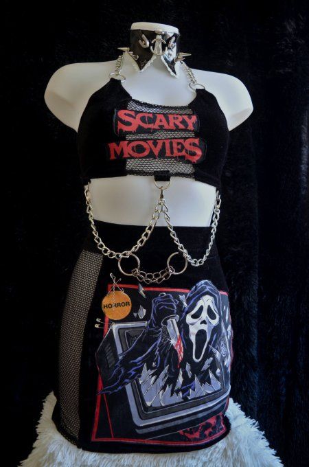 Ensemble Scary Movies - Crop top et Jupe en velours avec chaines