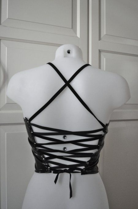 haut-bustier-pvc-vynil-gothique-femme