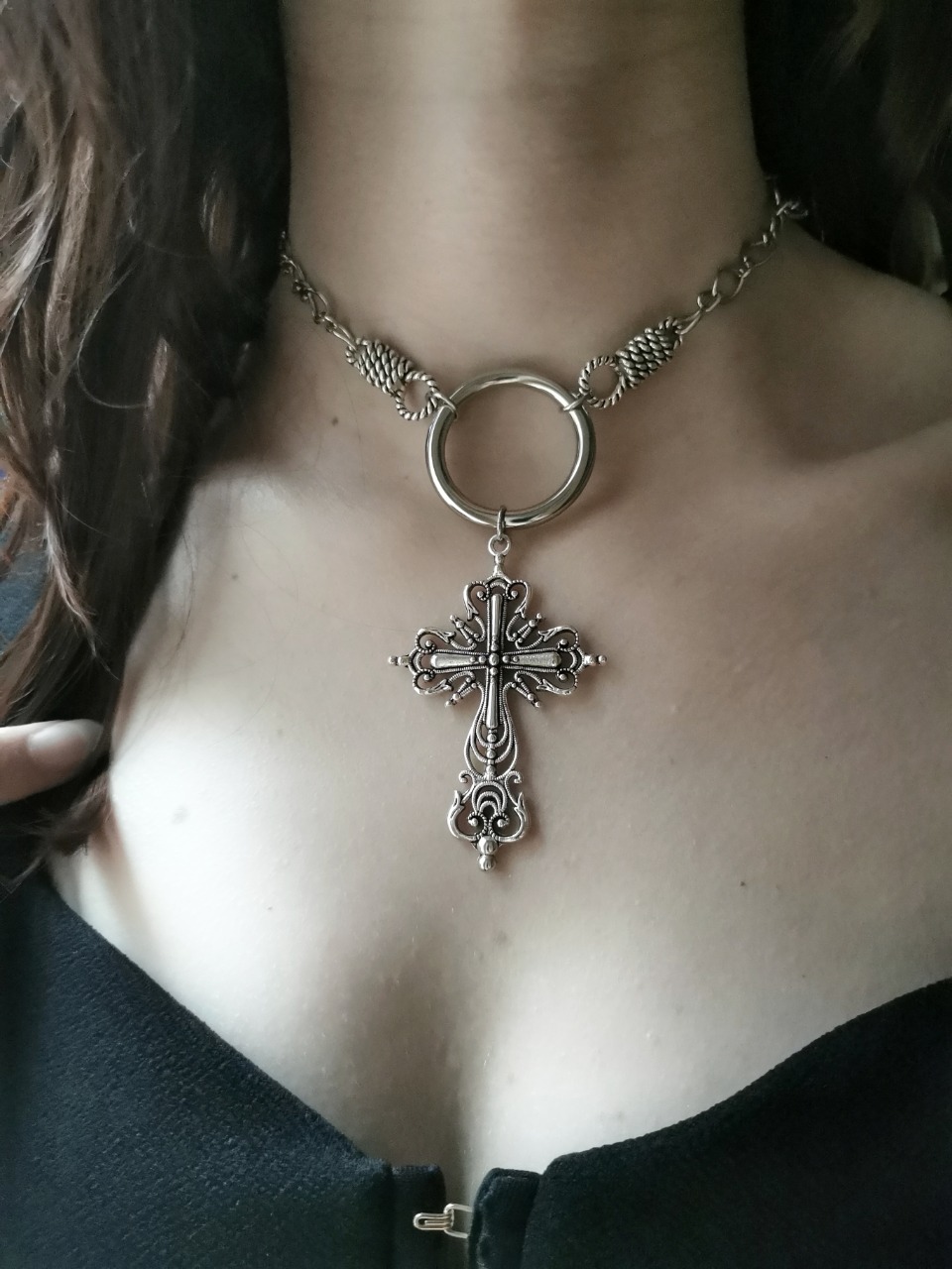 Collier anneau et croix gothique, ras de cou style grunge avec anneau et chaine