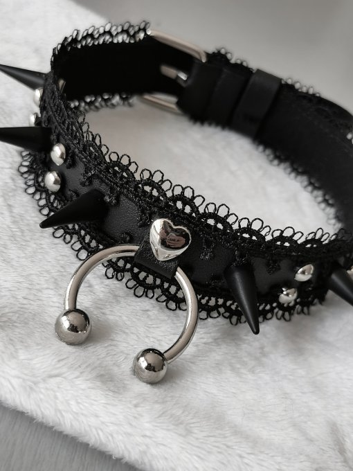 LETHAL METAL choker coeur, ras de cou gothique avec anneau piercing, dentelle et piques noirs mat