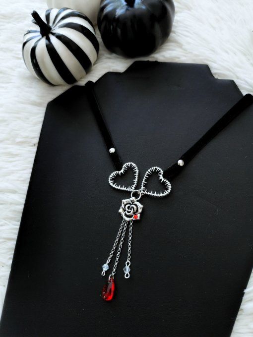 COLLIER D'AMOUR SANGLANT -  MORTAL LOVE 