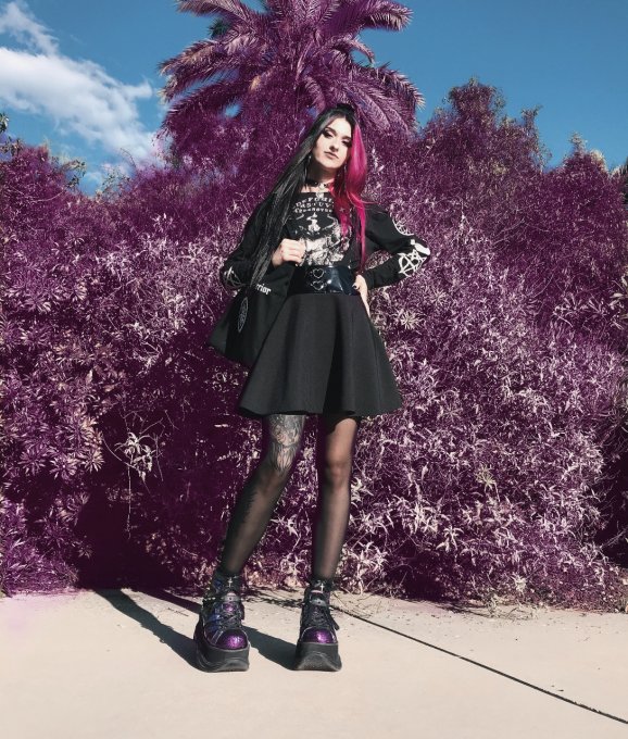 Jupe pvc coeur pastel goth à bretelles , jupe vynil goth, vêtements gothique femme, jupe coeur noire