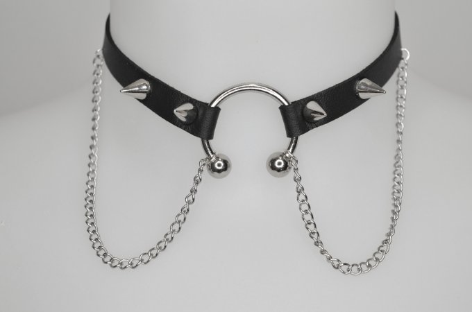 LETHAL METAL O-ring choker, choker piercing en simili cuir, avec spike et chaines.